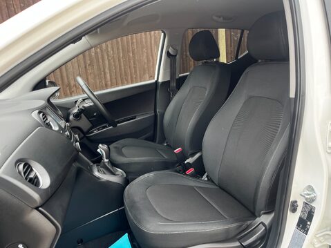 Hyundai i10 PREMIUM 21