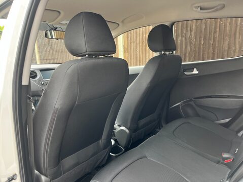 Hyundai i10 PREMIUM 26