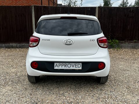 Hyundai i10 PREMIUM 9