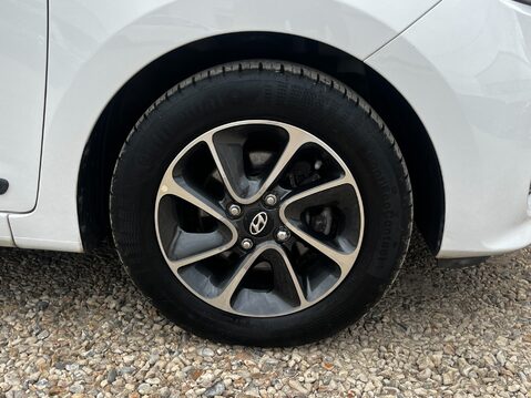 Hyundai i10 PREMIUM 17