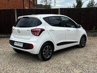 Hyundai i10 PREMIUM 8
