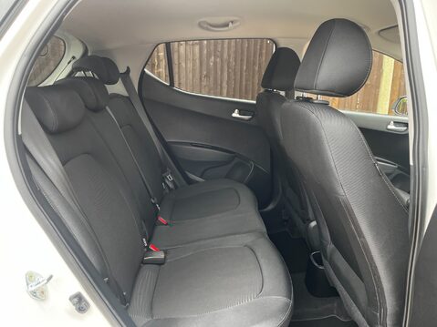 Hyundai i10 PREMIUM 28