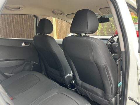 Hyundai i10 PREMIUM 29