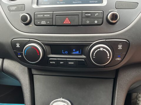 Hyundai i10 PREMIUM 38