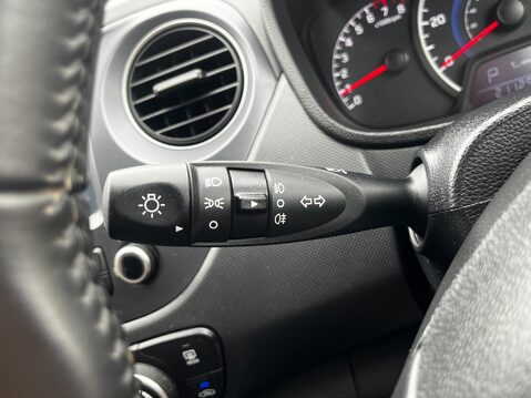 Hyundai i10 PREMIUM 44
