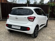 Hyundai i10 PREMIUM 13