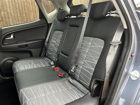 Kia Venga 4 27