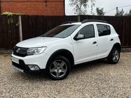 Dacia Sandero Stepway ESSENTIAL TCE 4