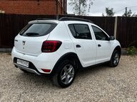 Dacia Sandero Stepway ESSENTIAL TCE 7