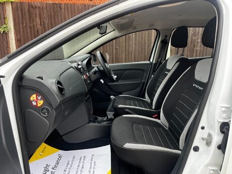 Dacia Sandero Stepway ESSENTIAL TCE