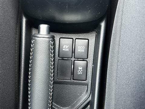 Toyota Yaris VVT-I ICON M-DRIVE S TSS 42