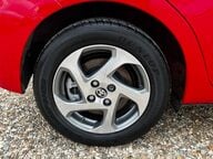 Toyota Yaris HYBRID ICON 18