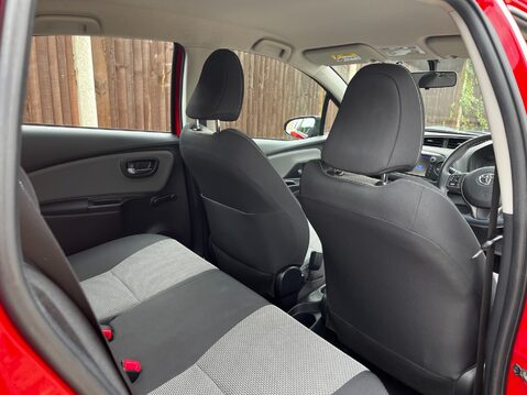 Toyota Yaris HYBRID ICON 29