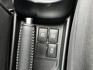 Toyota Yaris HYBRID ICON 41