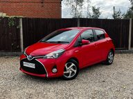 Toyota Yaris HYBRID ICON 5