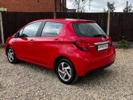 Toyota Yaris HYBRID ICON 10
