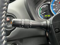 Toyota Yaris HYBRID ICON 37
