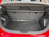 Toyota Yaris HYBRID ICON 31