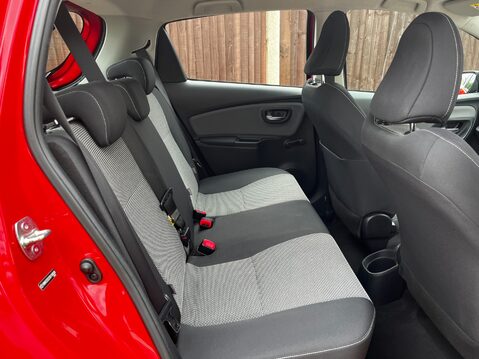 Toyota Yaris HYBRID ICON 28
