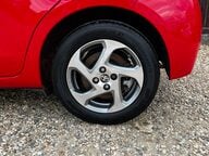 Toyota Yaris HYBRID ICON 16
