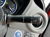 Toyota Yaris HYBRID ICON 38