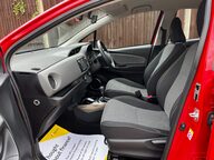 Toyota Yaris HYBRID ICON 19