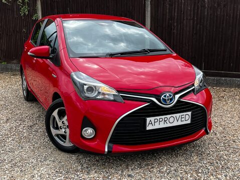 Toyota Yaris HYBRID ICON 11