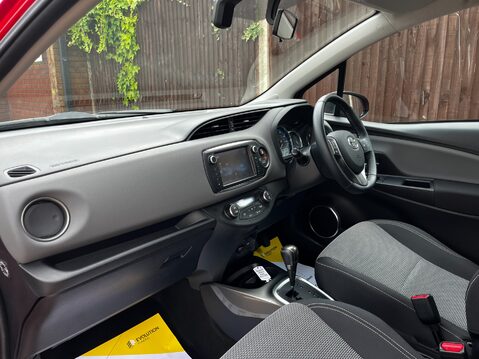 Toyota Yaris HYBRID ICON 20