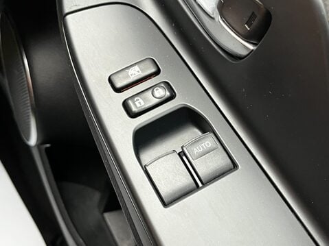 Toyota Yaris HYBRID ICON 42