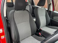 Toyota Yaris HYBRID ICON 24