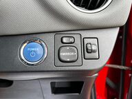 Toyota Yaris HYBRID ICON 34
