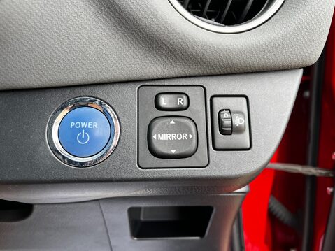 Toyota Yaris HYBRID ICON 34