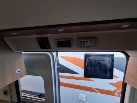 Auto-Trail V-Line 635 SE S-A 2017 AUTO 11