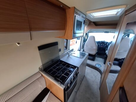 Auto-Trail V-Line 635 SE S-A 2017 AUTO 16