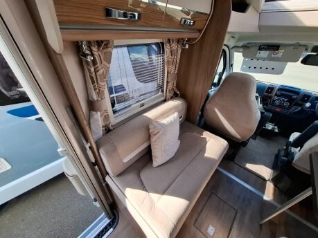 Swift Bessacarr 584 Auto Dinette 10