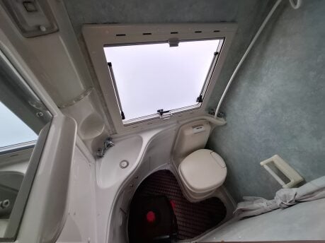 Auto-Sleepers Vivanti V4 2002 22