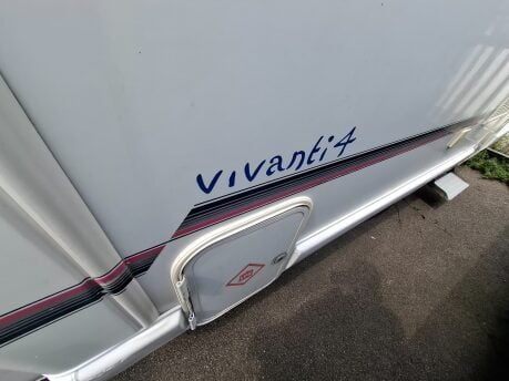 Auto-Sleepers Vivanti V4 2002 6