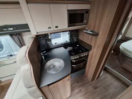 Swift Kon-Tiki Sport 599 2020 AUTO Half-Dinette 14