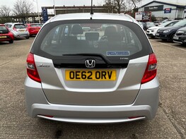 Honda Jazz I-VTEC ES 6
