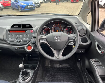 Honda Jazz I-VTEC ES 18