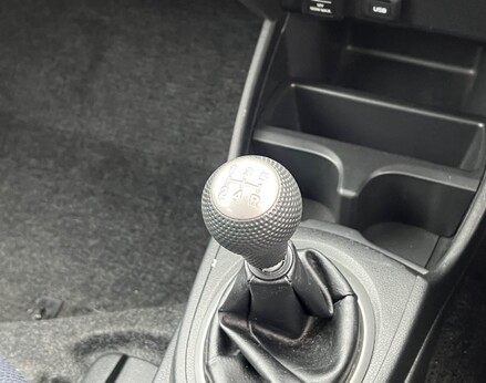 Honda Jazz I-VTEC ES 32