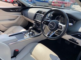 Jaguar XE S 17