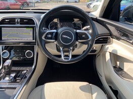 Jaguar XE S 18