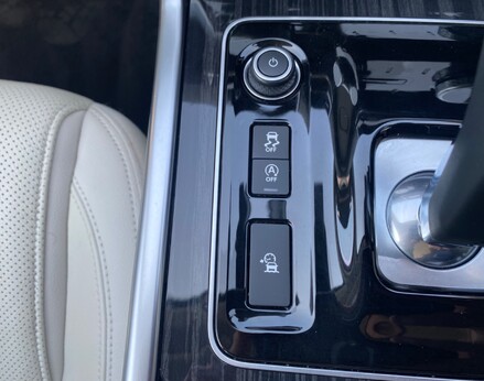 Jaguar XE S 44