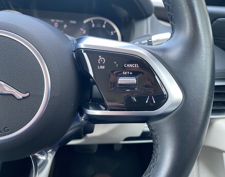 Jaguar XE S 51