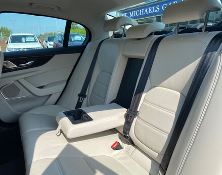 Jaguar XE S 59