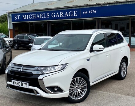 Mitsubishi Outlander PHEV DYNAMIC 1