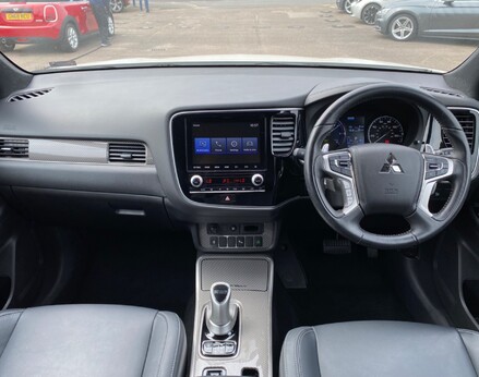 Mitsubishi Outlander PHEV DYNAMIC 2