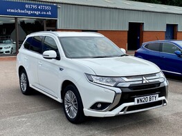 Mitsubishi Outlander PHEV DYNAMIC 4