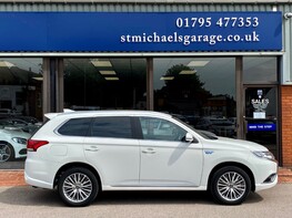Mitsubishi Outlander PHEV DYNAMIC 10